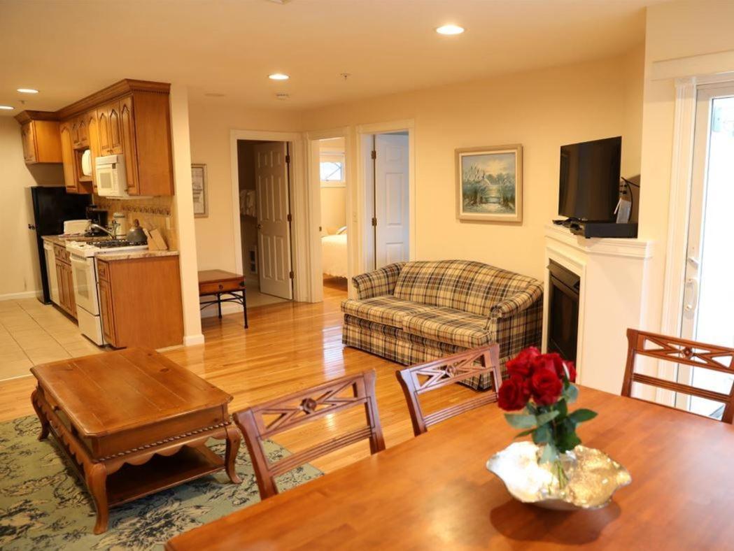 By The Sea Guests Bed & Breakfast And Suites Dennisport Zimmer foto